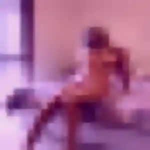 Naëlle, fille de 26 ans veut plan cul à Arzano
