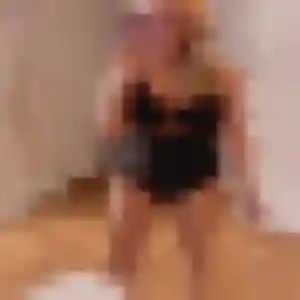 Louisette, 25 ans, en ligne à Bréhal pour un plan cul