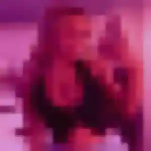 Rejoins Laura, 23 ans à Calvi gratuitement