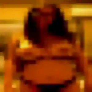 Photo exclusive de Oumou, 23 ans à Champs-sur-Tarentaine-Marchal - rencontre coquine