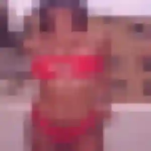 Louna (23 ans) à Champsecret propose un plan cul maintenant