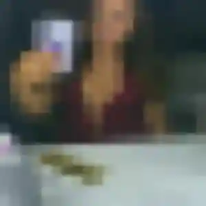 Cindy, 32 ans, connectée à Châteauroux-les-Alpes pour un plan cul