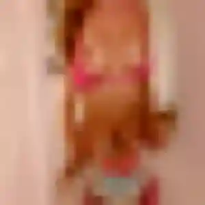 Rejoins Akua, 22 ans à Deyme en privé