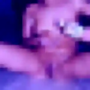 Efua, 24 ans, connectée à Duerne pour une rencontre coquine