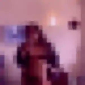 Afi, 45 ans, connectée à Hardinvast pour une rencontre coquine