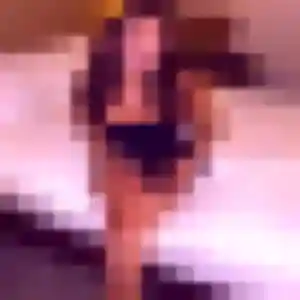 Photo privée de Naïma, 36 ans à La Fontaine-Saint-Martin - rencontre sans lendemain