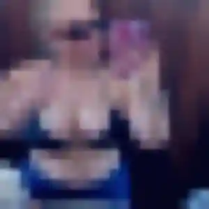 Delphine, fille de 44 ans propose plan cul à Les Mayons