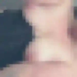 Amenan, 22 ans, connectée à Loyat pour un plan cul