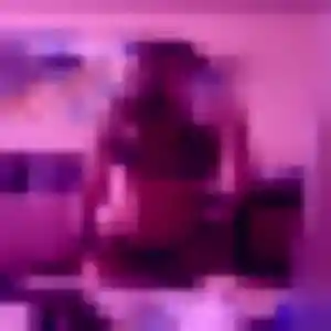 Fatou, 26 ans, connectée à Lüe pour un plan cul
