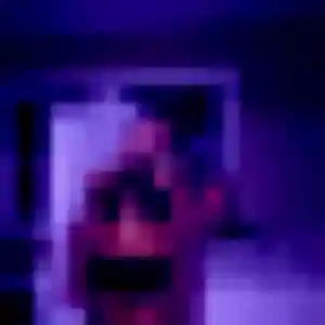Israëlle, 22 ans, connectée à Mours-Saint-Eusèbe pour une rencontre coquine