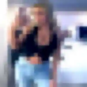Oumou, 35 ans, en ligne à Mouzay pour une rencontre coquine