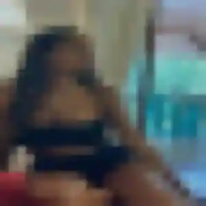 Charmante Monique, 22 ans à Néant-sur-Yvel - voir sa photo
