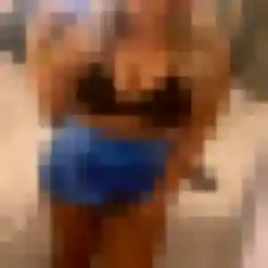 Latifa, femme de 26 ans cherche plan cul à Neuvy-Sautour