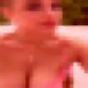 Rencontre Divine, 34 ans à Plonévez-Porzay en t'inscrivant