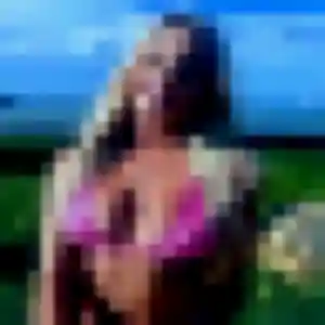 Contacte Zélie, 24 ans à Roquefort-la-Bédoule en privé