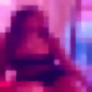 Uchenna, 28 ans, connectée à Saint-Aignan-Grandlieu pour une rencontre coquine