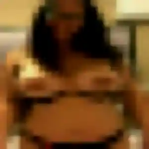 Sexy Oumou, 32 ans à Saint-Christo-en-Jarez - découvrir son profil