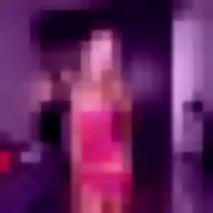Sarjo, 23 ans, connectée à Saint-Didier-de-Formans pour une rencontre coquine