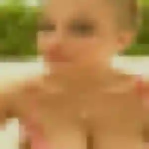Morenike, 26 ans, disponible à Saint-Juvat pour un plan cul