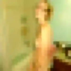 Charmante Lola, 27 ans à Saint-Père - voir sa photo