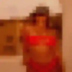 Aliyah, 42 ans, disponible à Saint-Priest-la-Feuille pour un plan cul