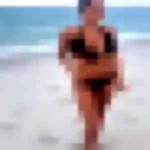 Rokhaya, 24 ans, en ligne à Saint-Restitut pour une rencontre coquine