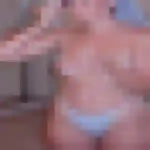 Rejoins Thaïs, 25 ans à Tramayes en privé