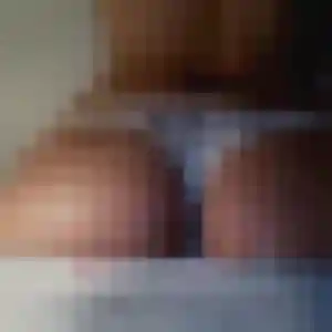 Photo privée de Dienaba, 32 ans à Trélévern - plan discret