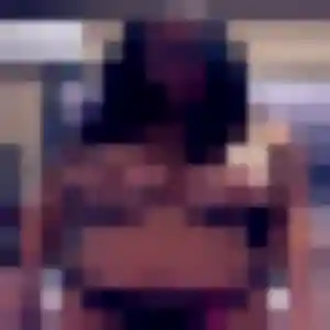 Rachida, 31 ans, connectée à Uchizy pour une rencontre coquine