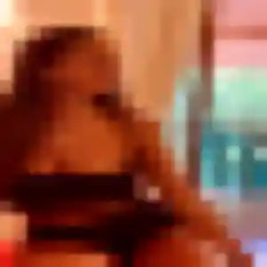 Solange, 34 ans, connectée à Villeneuve-les-Bordes pour une rencontre coquine